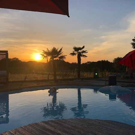 Agreable Chambre D'Hote Calme Avec Piscine Souvans Luaran gambar