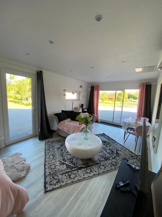 Agreable Chambre D'Hote Calme Avec Piscine Souvans Luaran gambar